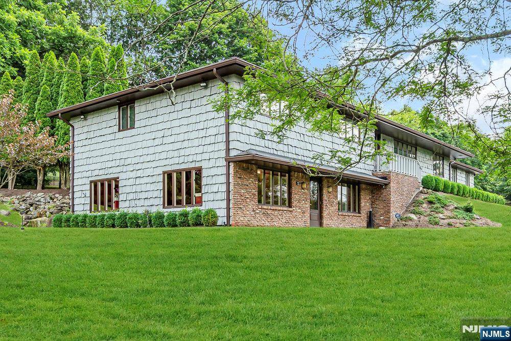 Upper Saddle River, NJ 07458,366 Saddle River RD
