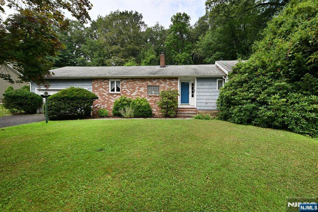 Midland Park, NJ 07432,16 Butternut AVE