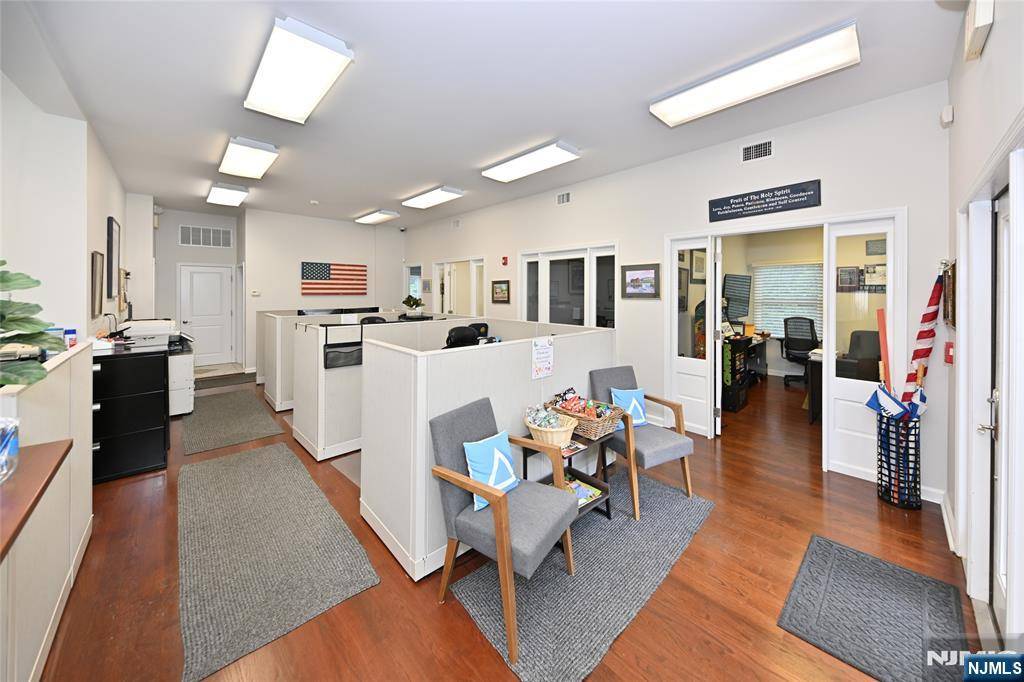 Wyckoff, NJ 07481,253 Madison AVE