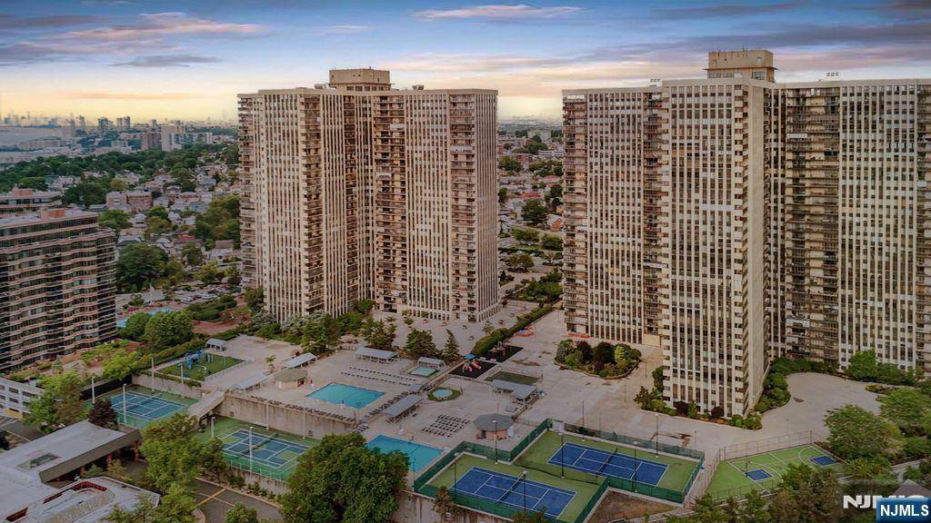 Cliffside Park, NJ 07010,200 Winston