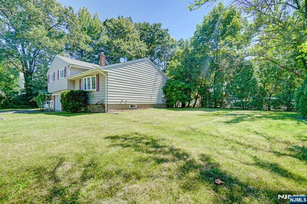Paramus, NJ 07652,167 Middlesex AVE