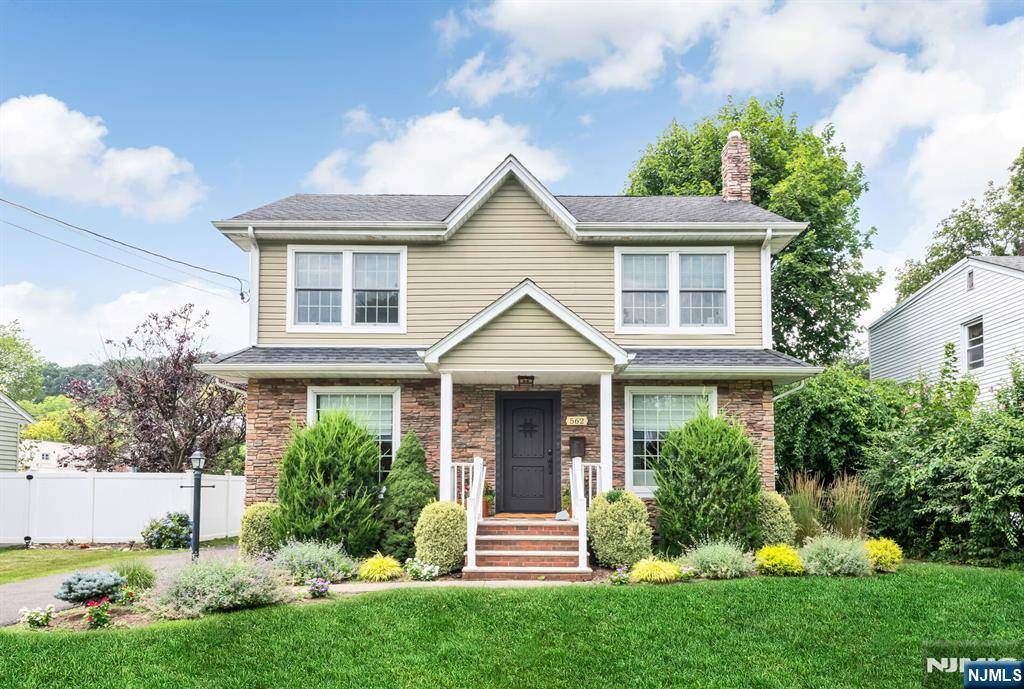 Ridgewood, NJ 07450,562 Barnett PL