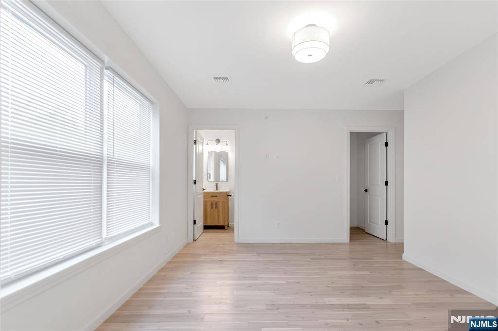 Newark, NJ 07106,73 Stuyvesant #1
