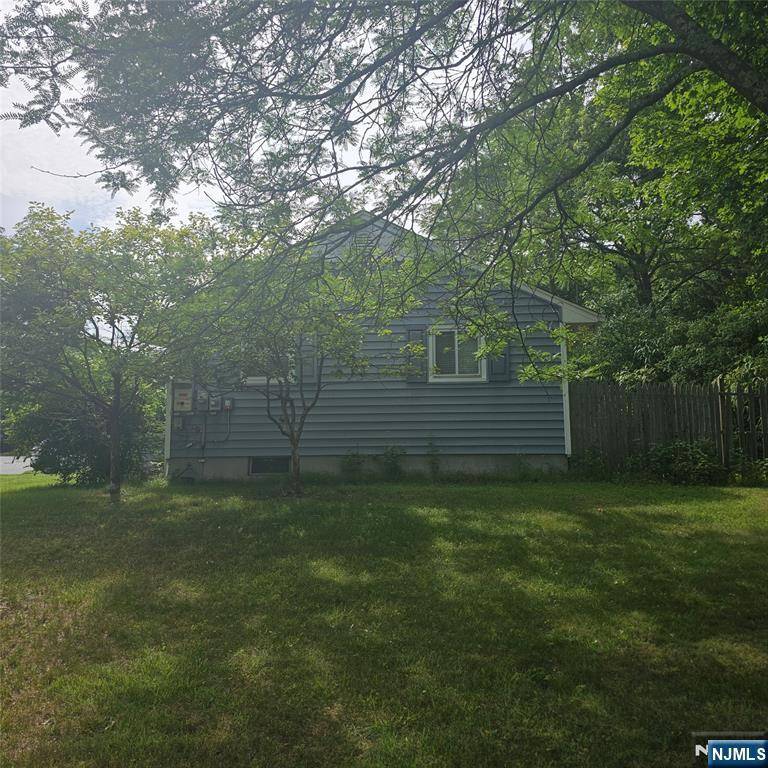 Cresskill, NJ 07626,45 Beechwood RD