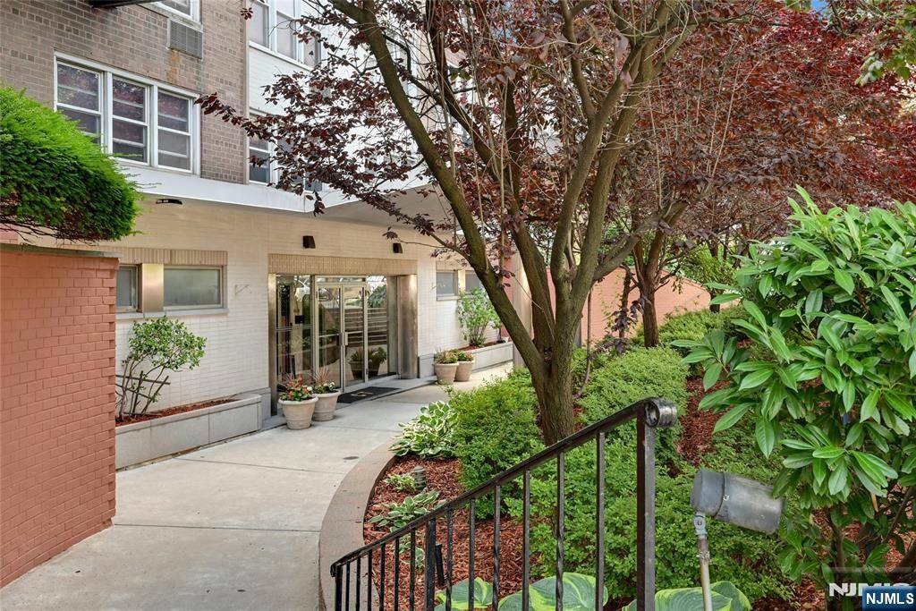 Fort Lee, NJ 07024,2160 Center AVE #5R