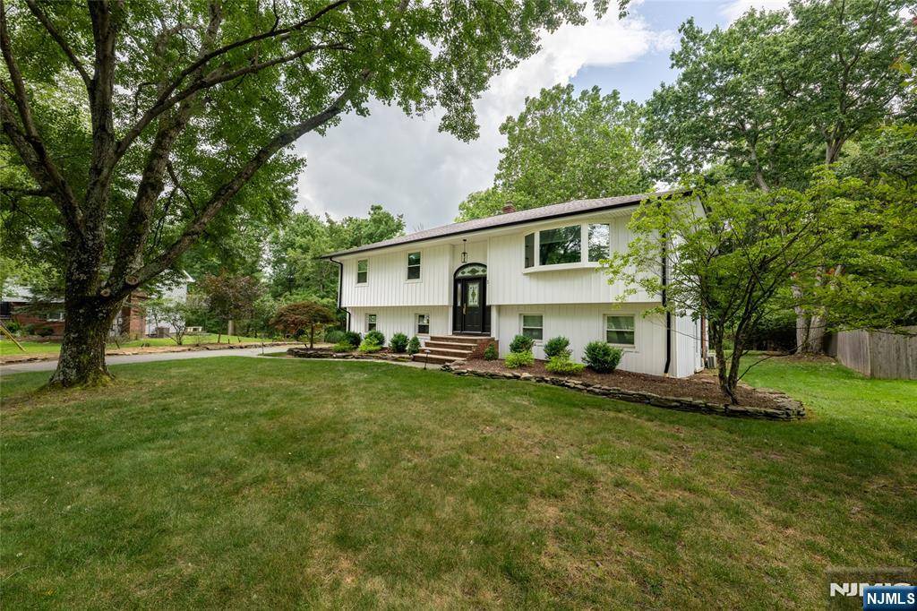 Montvale, NJ 07645,3 Antrim RD