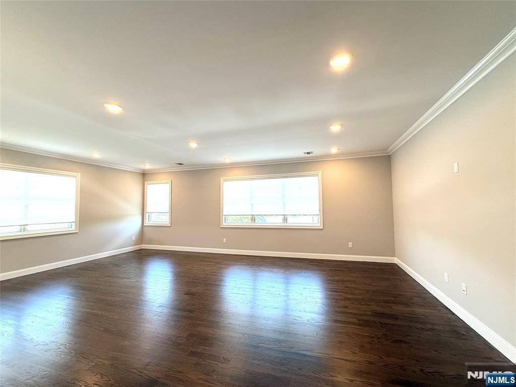 Saddle Brook, NJ 07663,501 Midland AVE #D
