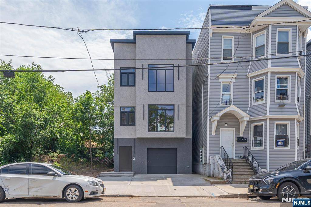 Irvington, NJ 07111,372 21st ST