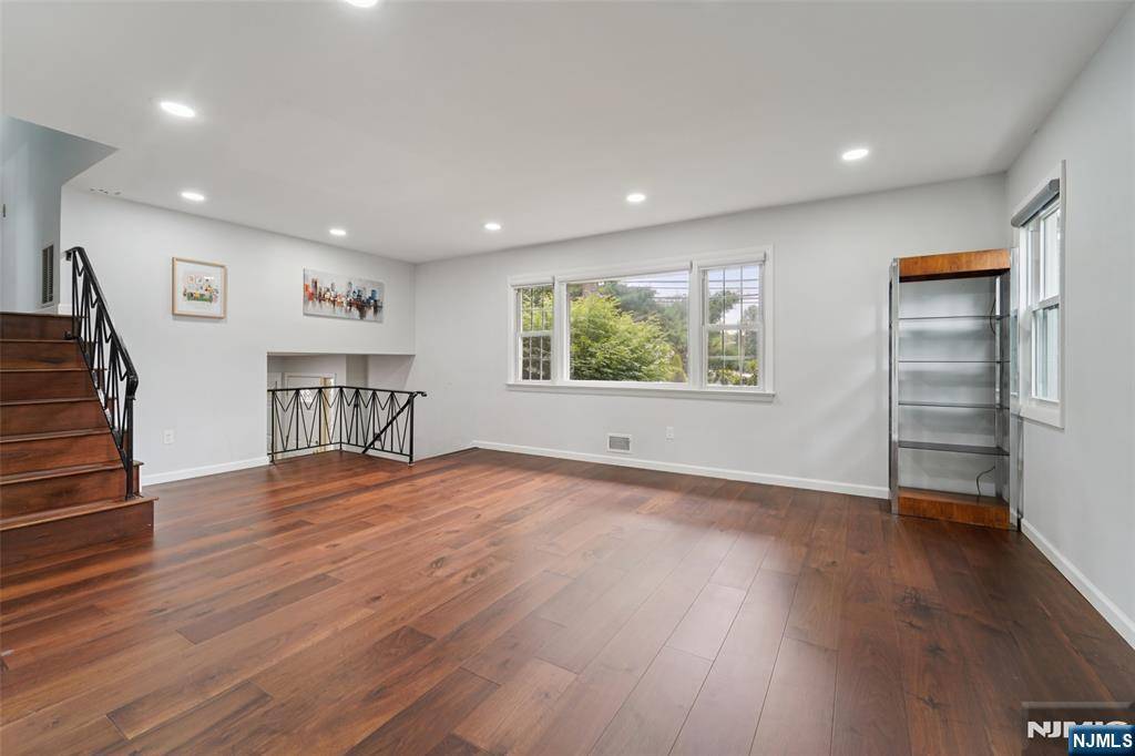 Oradell, NJ 07649,357 Oradell AVE