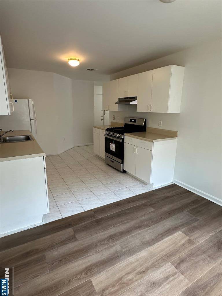 Cliffside Park, NJ 07010,108 Palisade AVE #5A