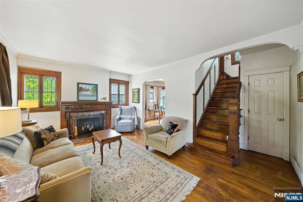 Tenafly, NJ 07670,165 Tenafly RD