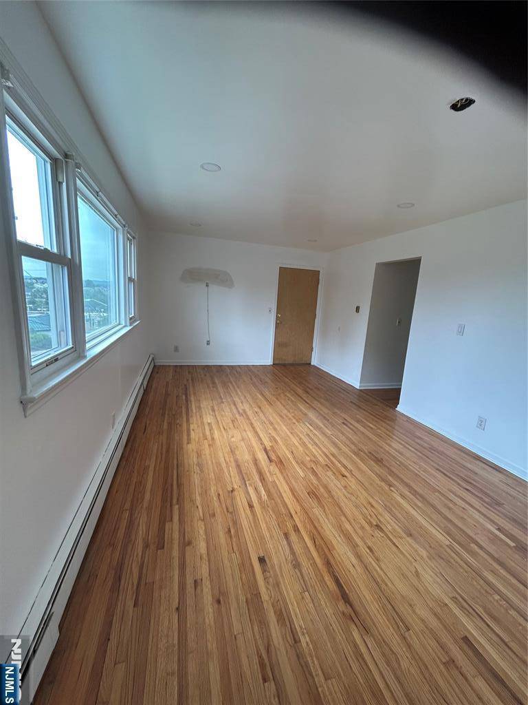 Lyndhurst, NJ 07071,811 Valley Brook AVE