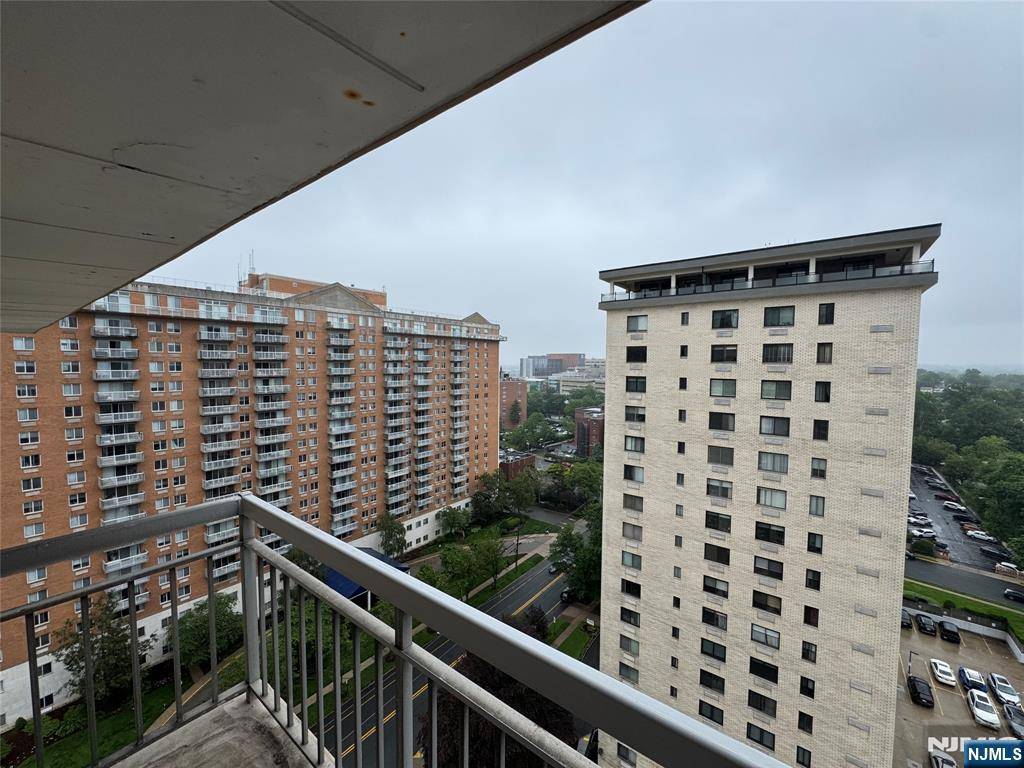 Hackensack, NJ 07601,151 Prospect AVE #17A