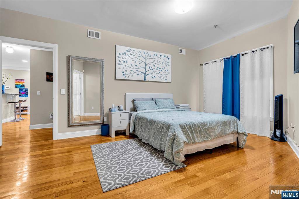 Newark, NJ 07114,30 Austin ST #204