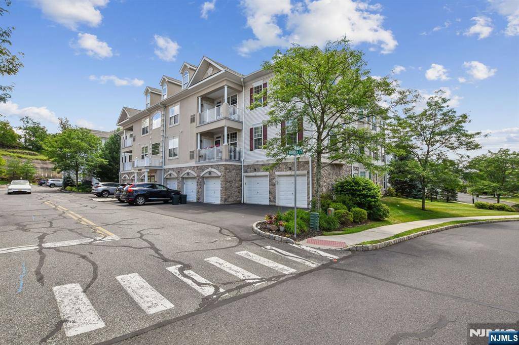 Woodland Park, NJ 07424,3 Bedrock #B3
