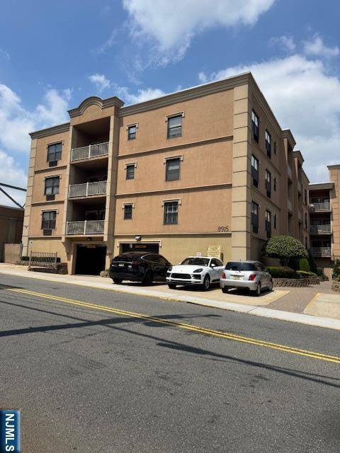 North Bergen, NJ 07047,8915 Bergenwood AVE #20