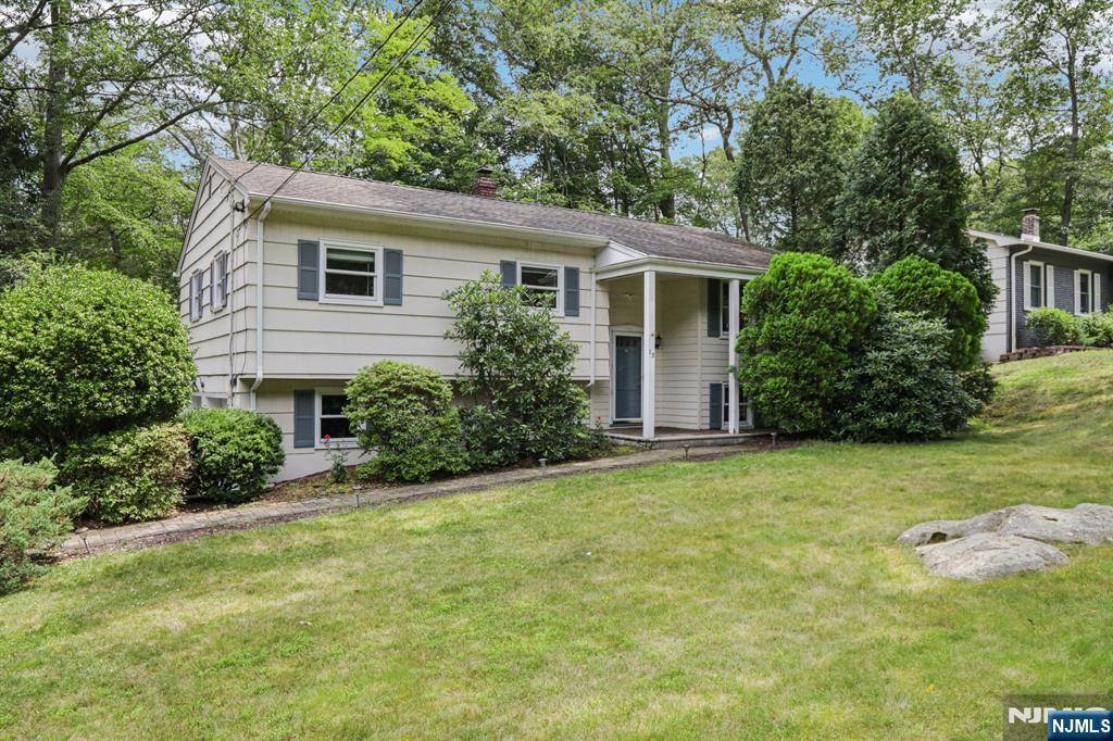 West Milford, NJ 07480,13 Upper High Crest DR