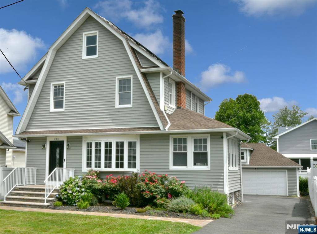 Hasbrouck Heights, NJ 07604,233 Passaic AVE