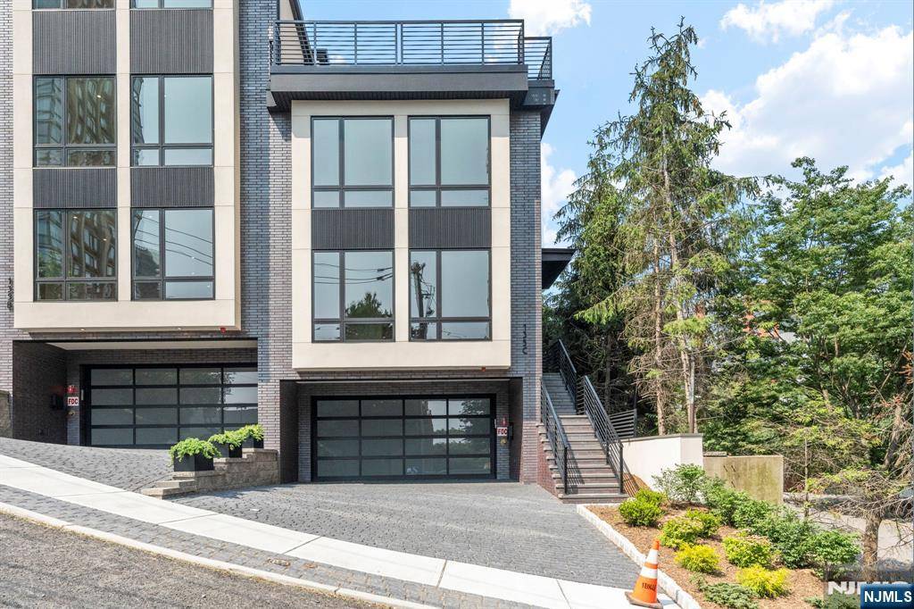Fort Lee, NJ 07024,135 Old Palisade RD #C