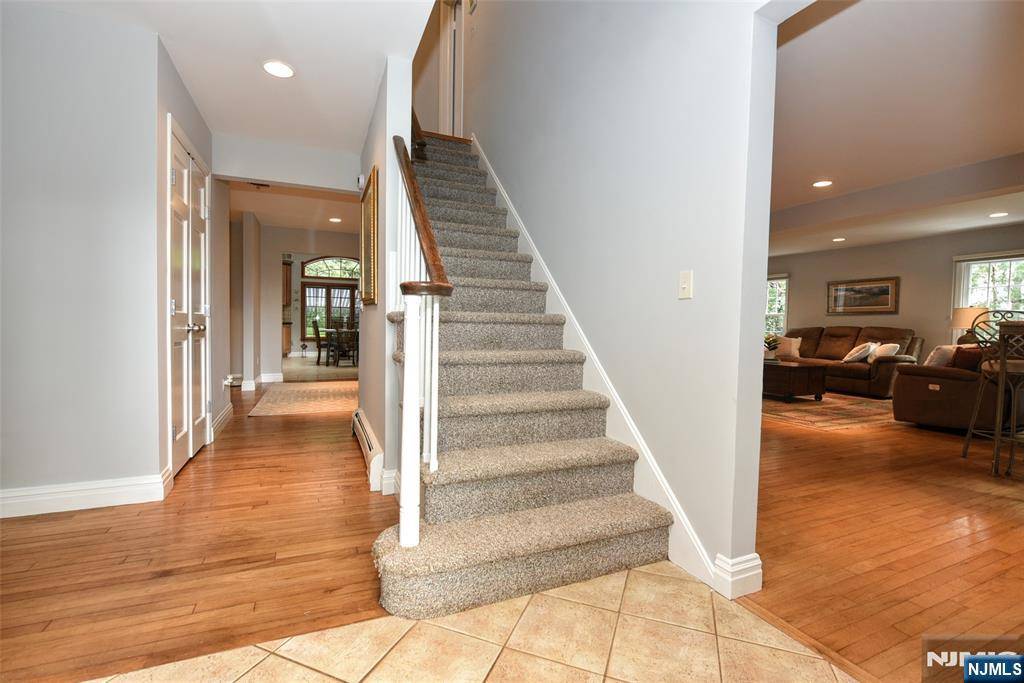 Woodcliff Lake, NJ 07677,28 Indian DR