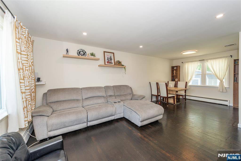 Saddle Brook, NJ 07663,527 Lyster AVE