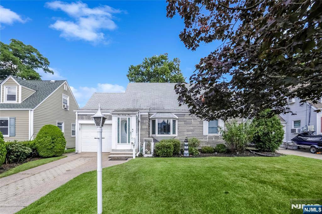 Elmwood Park, NJ 07407,121 Lincoln AVE