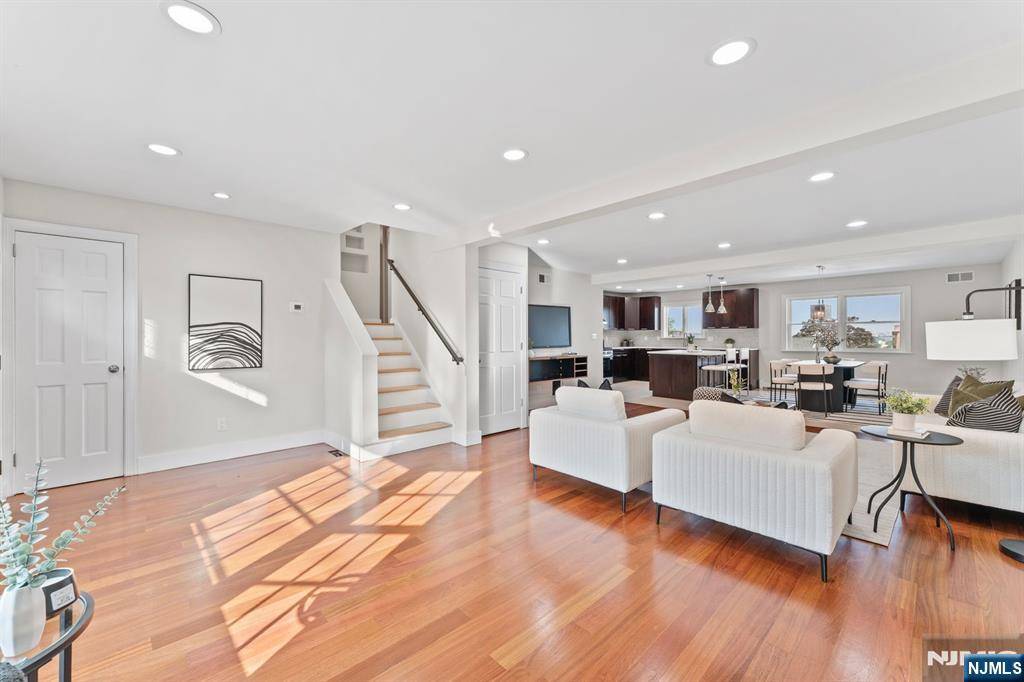 Wood Ridge, NJ 07075,66 Columbia ST
