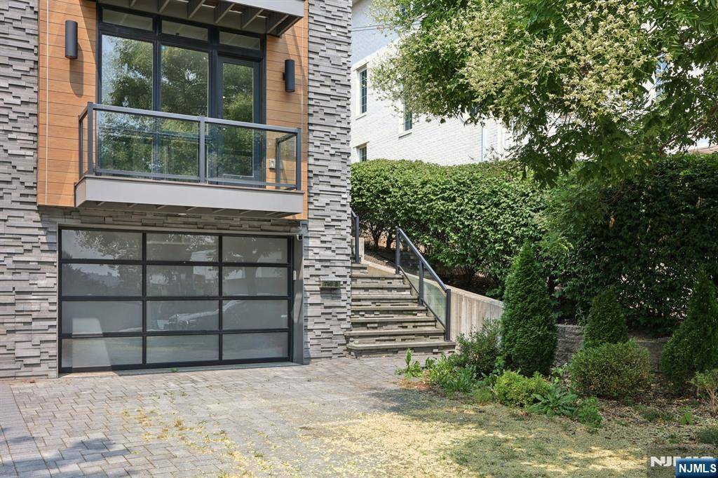 Edgewater, NJ 07020,746 Undercliff AVE #B