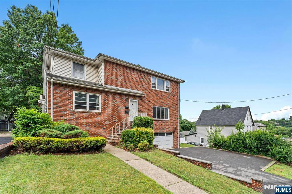 Ridgefield, NJ 07657,650 Edgewater AVE