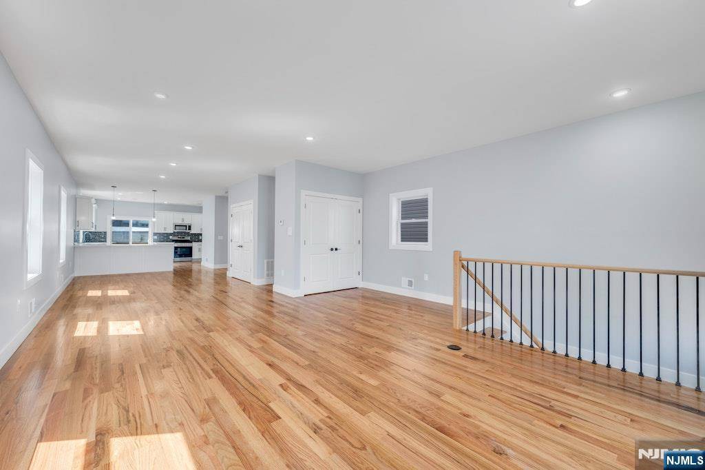 Kearny, NJ 07032,369 Forest ST
