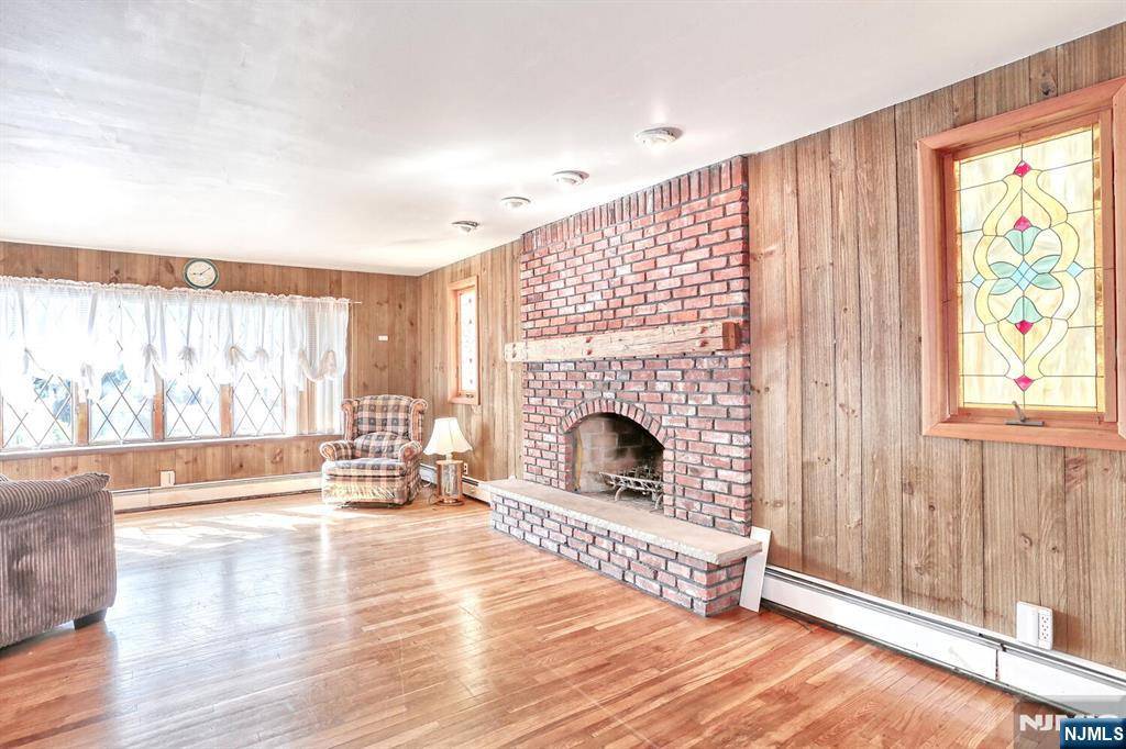Hasbrouck Heights, NJ 07604,159 Burr PL