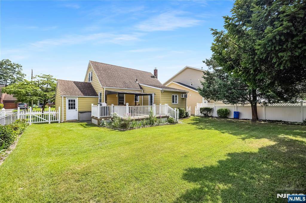 Saddle Brook, NJ 07663,145 Evans PL