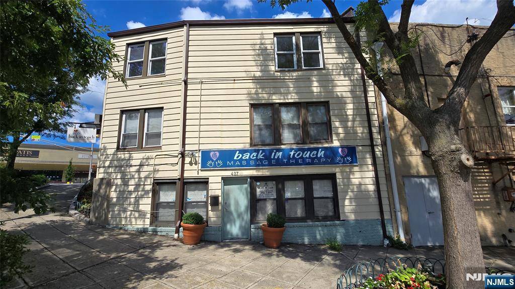 Teaneck, NJ 07666,426 Cedar LN