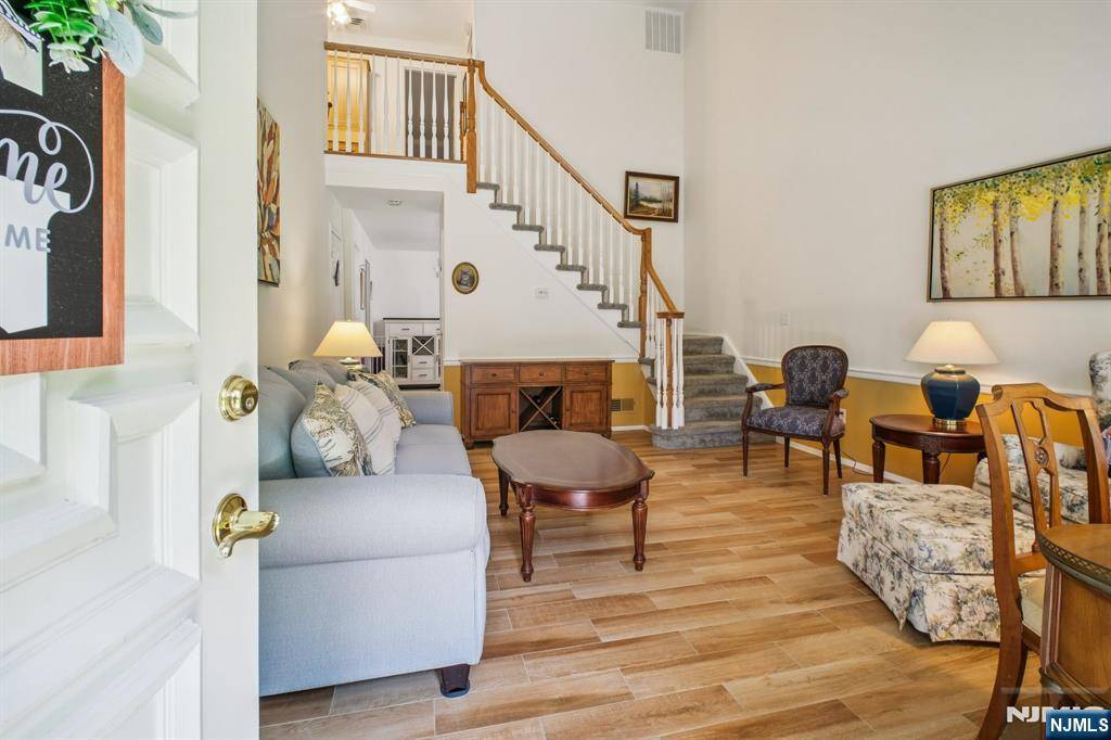 Waldwick, NJ 07463,36-4 N Tamaron DR #36-4