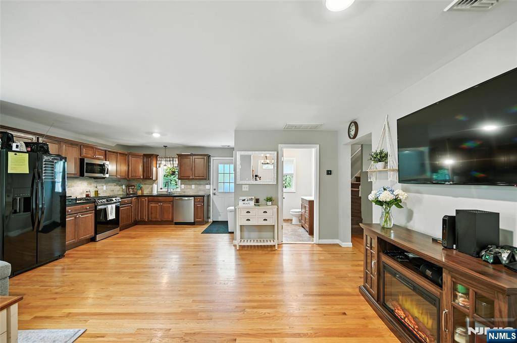 West Milford, NJ 07480,71 Tintle AVE