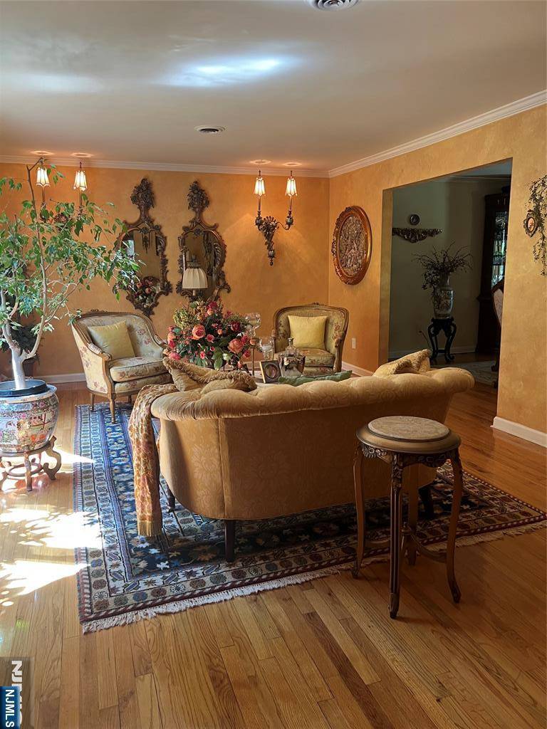 Franklin Lakes, NJ 07417,732 Mardinly AVE