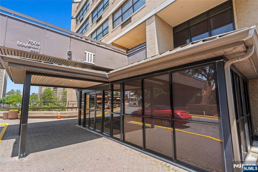 Guttenberg, NJ 07093,7004 Boulevard East BLVD #22B