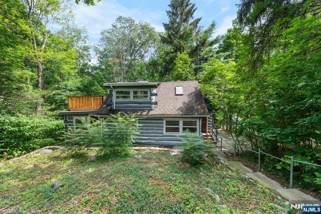 West Milford, NJ 07421,47 Twin Oaks TRL