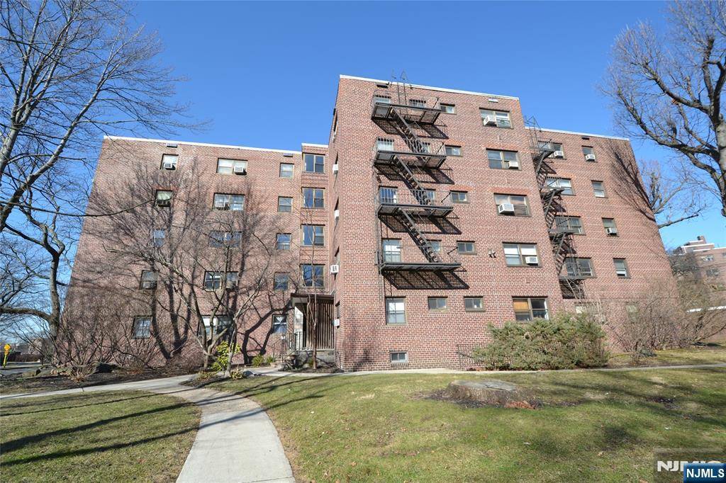Fort Lee, NJ 07024,401 Park PL #1-E
