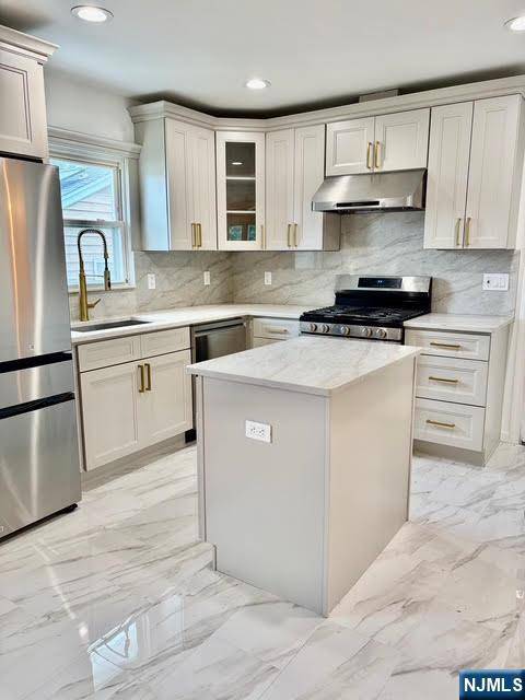 Saddle Brook, NJ 07663,488 Steinway RD