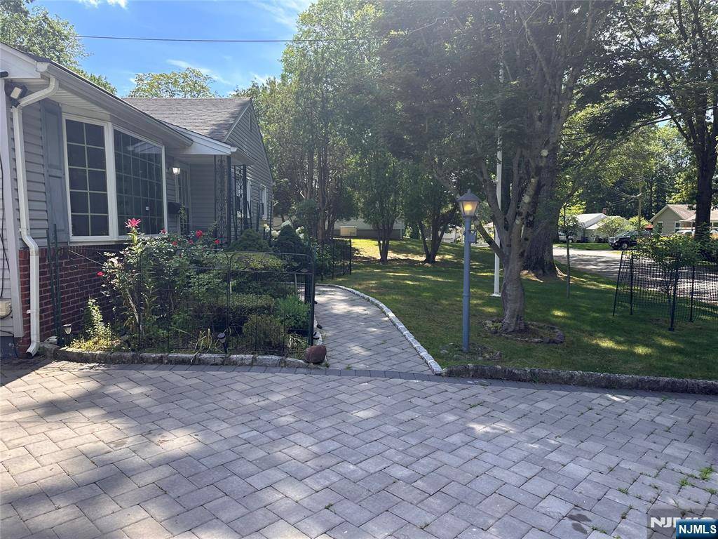 Norwood, NJ 07648,26 Garnett PL