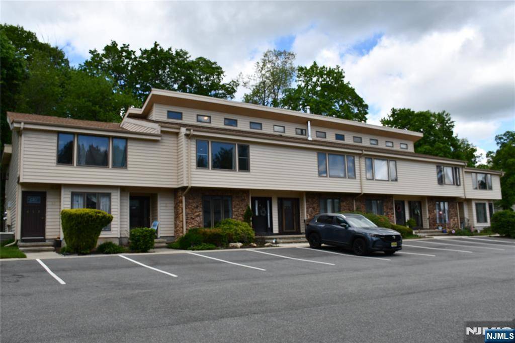 Lafayette, NJ 07848,415 Iroquois CT #415