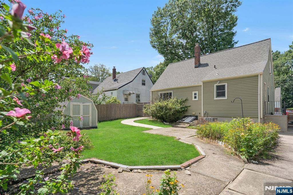 Teaneck, NJ 07666,1233 Tuxedo SQ