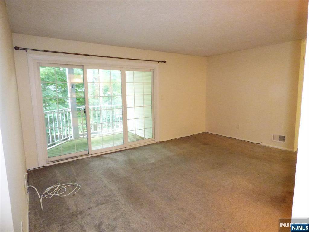 Mahwah, NJ 07430,570 Holly CT