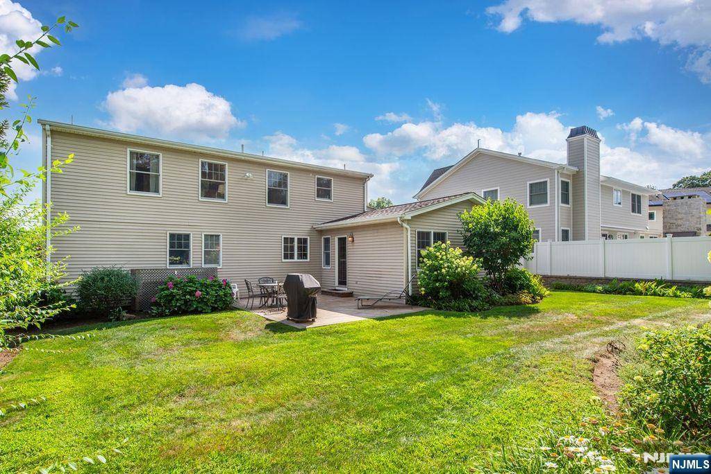 Paramus, NJ 07652,163 Garden AVE