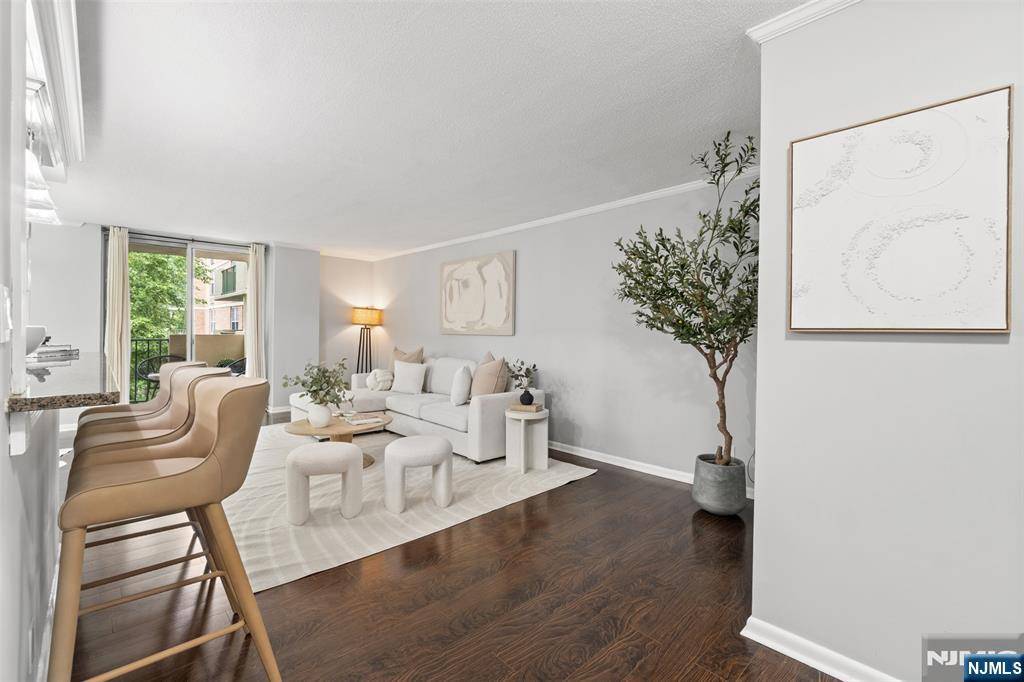 Edgewater, NJ 07020,100 Grand Cove WAY #3F