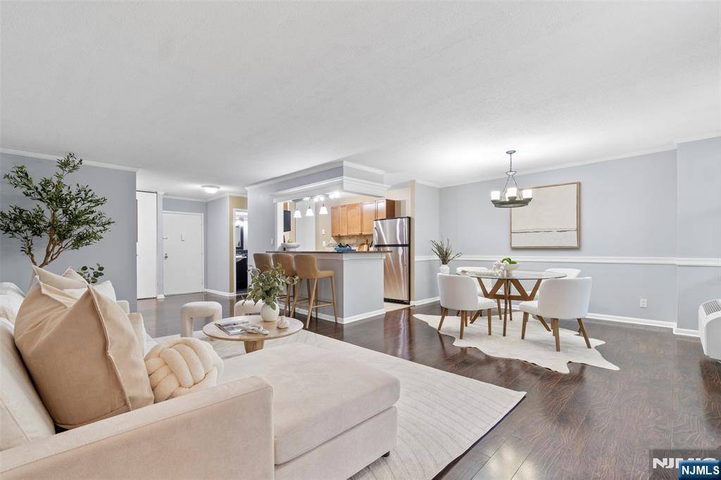 Edgewater, NJ 07020,100 Grand Cove WAY #3F