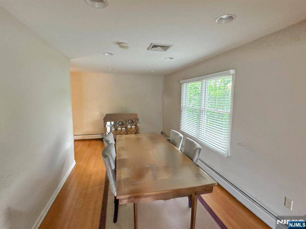 Nutley, NJ 07110,585 Bloomfield AVE