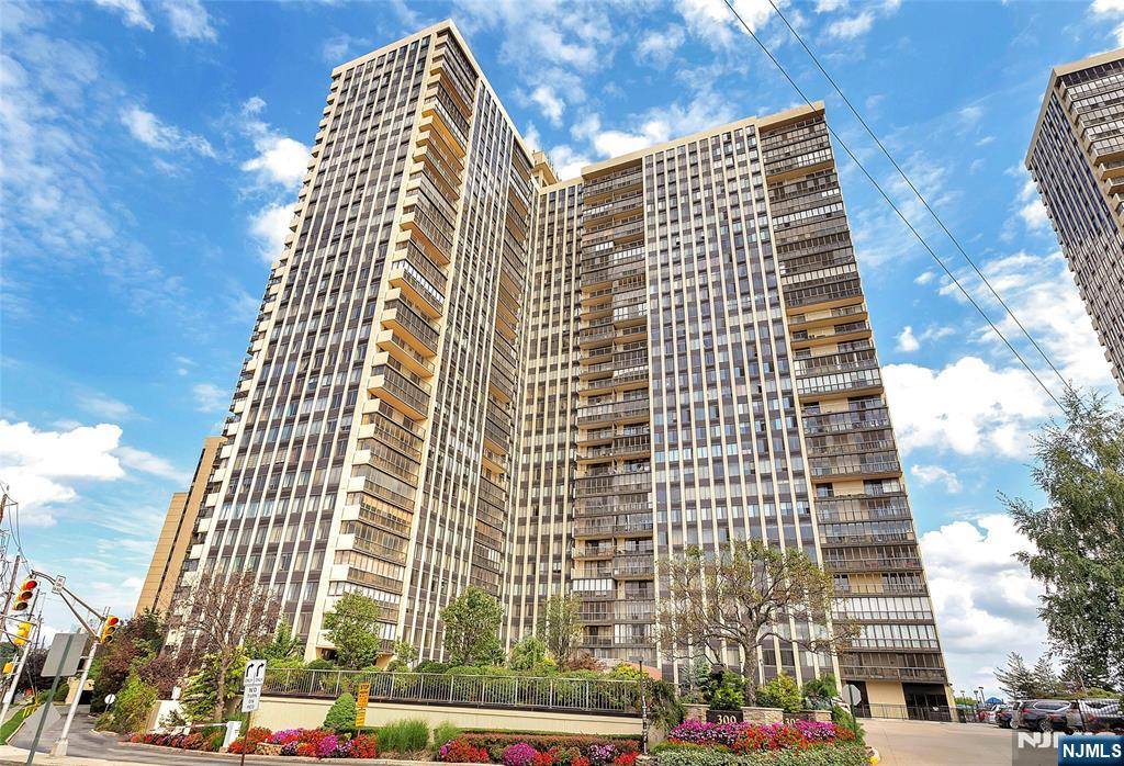 Cliffside Park, NJ 07010,300 Winston #1104
