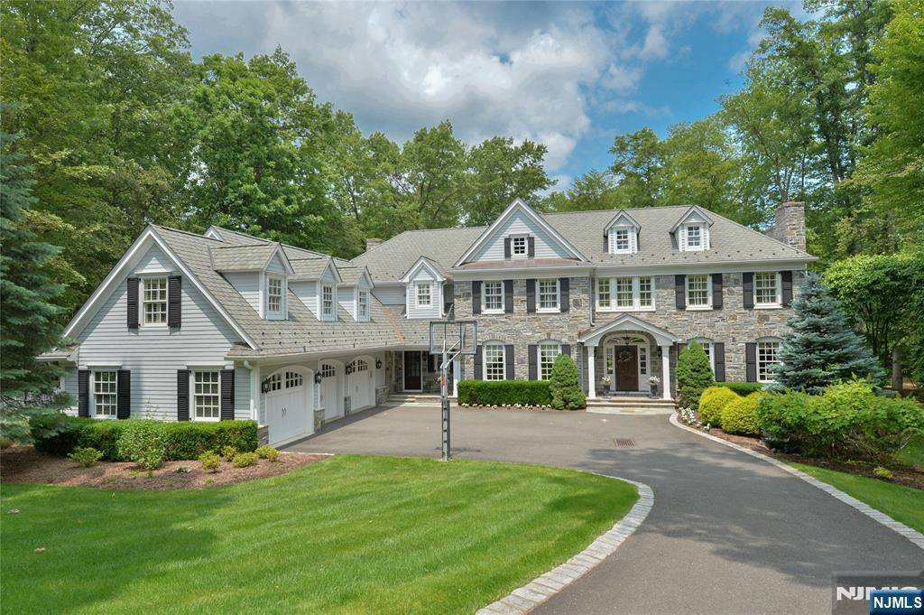 Franklin Lakes, NJ 07417,320 Sleepy Hollow LN